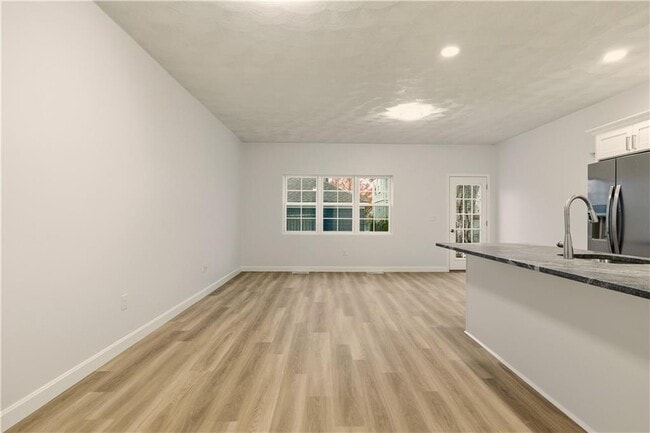 Building Photo - 45 Windsor Rd