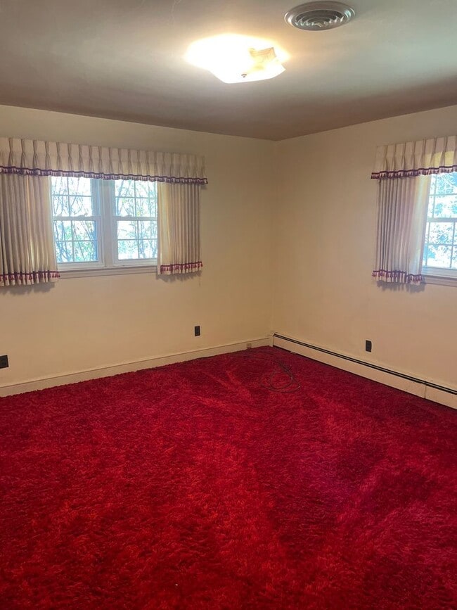 Building Photo - 2569 Lake Forest Dr