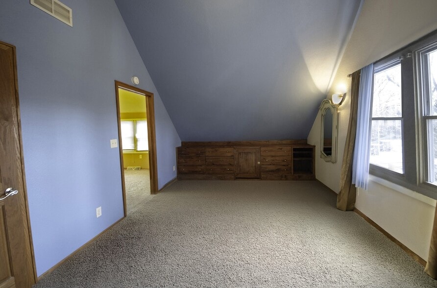 Building Photo - 3260 N 50th St