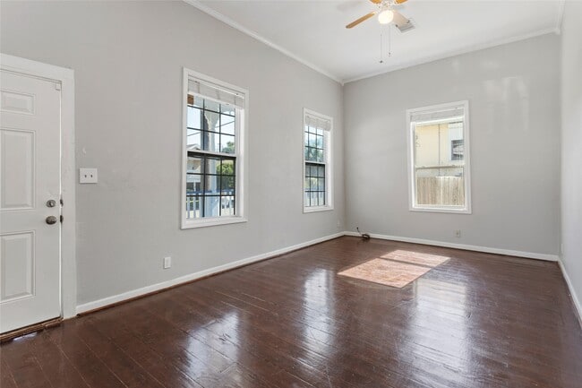 Building Photo - 511 9th St