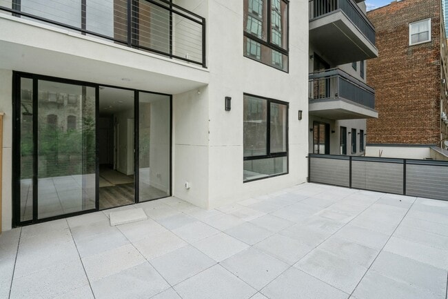 Building Photo - 32 Jones St