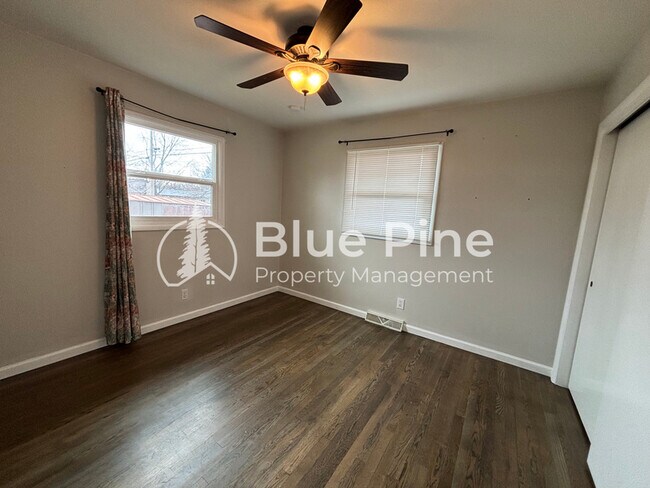 Building Photo - 1058 Mojave St