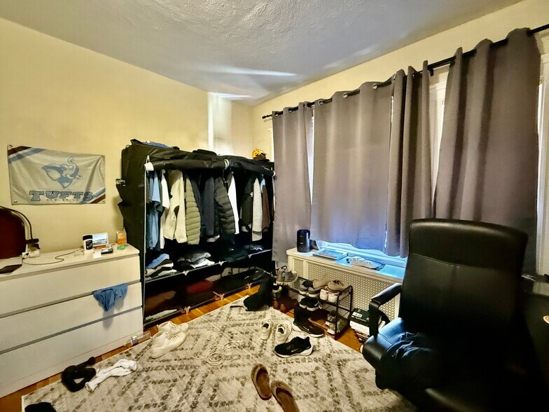 Building Photo - 112 College Ave