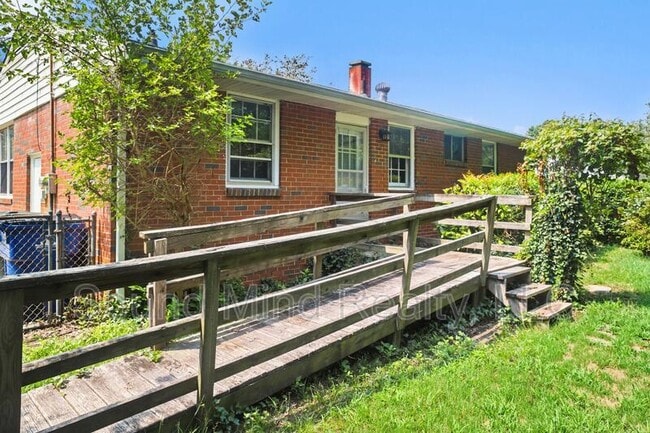 Building Photo - 819 Hadley Rd