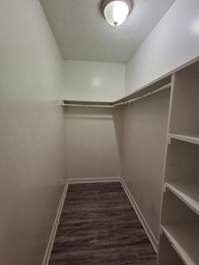 Building Photo - 3700 Squaw Valley Dr SW