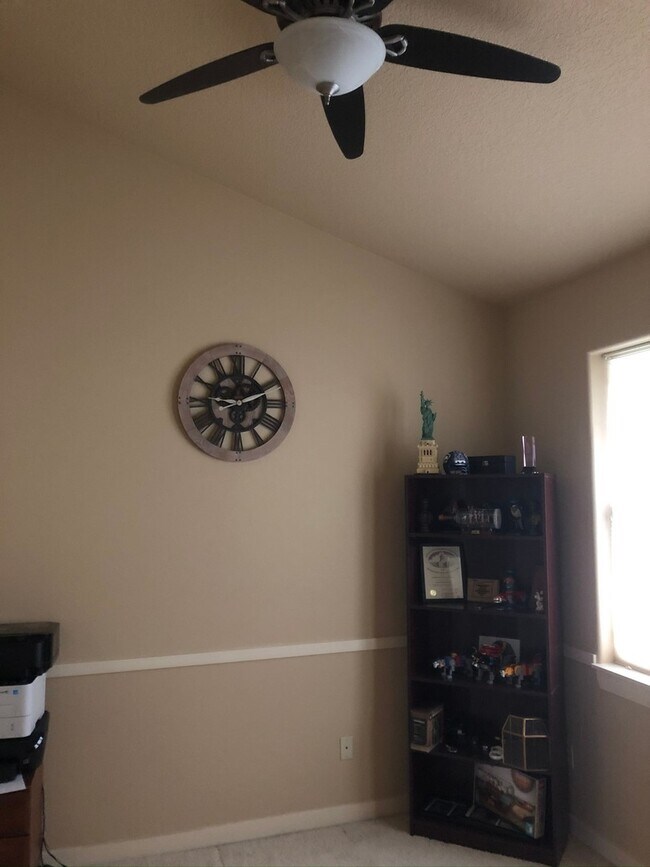 Building Photo - Large 4 Bedroom House in Newberg. Great Location!