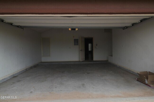 Building Photo - 456 Passmore Rd