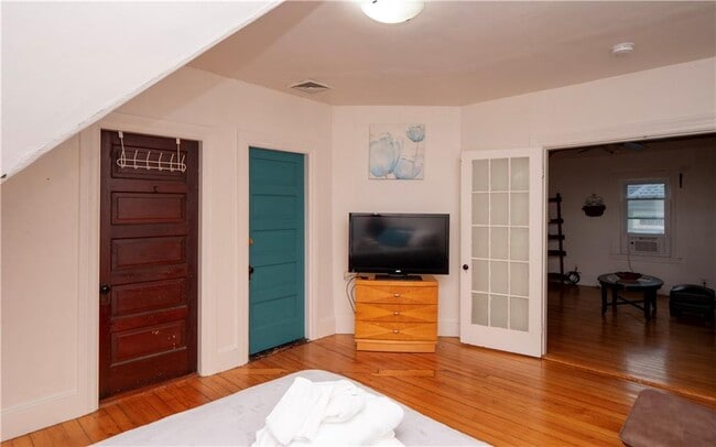 Building Photo - 3-14 Belair Ave