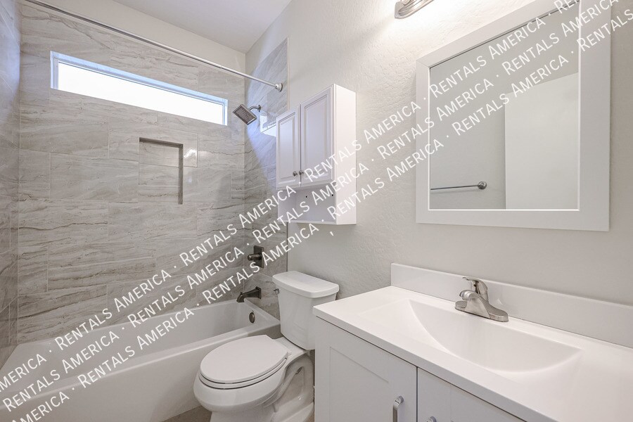 Building Photo - 9233 E Neville Ave