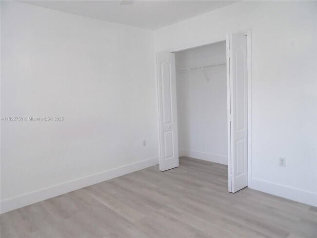 Building Photo - 5411 SW 158th Ct