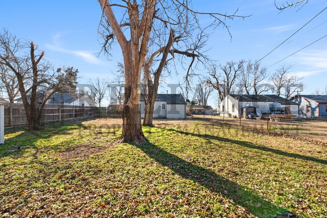 Building Photo - 224 Grover Ave