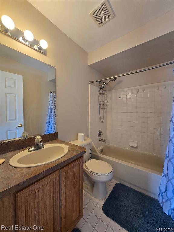 Building Photo - 42510 Pinehurst Dr