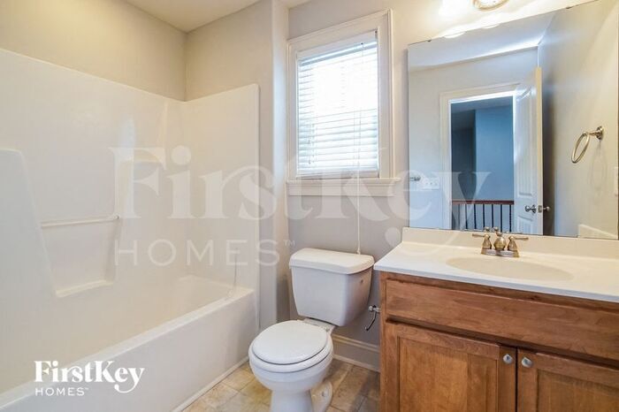 Building Photo - 286 Winding Oak Way