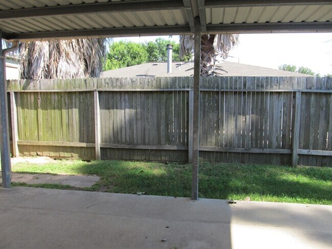 Building Photo - 2750 Hidden Spring Falls Dr