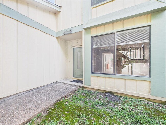 Building Photo - 9520 Quail Village Ln