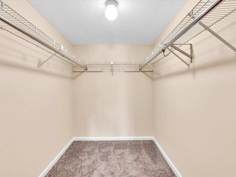 Building Photo - 333 SE 20th Ave