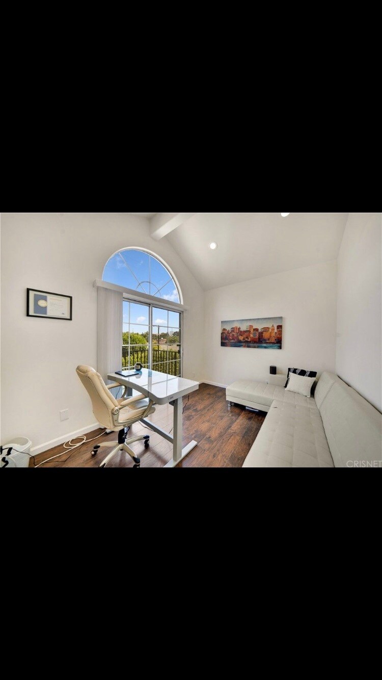 Building Photo - 2950 S Bentley Ave