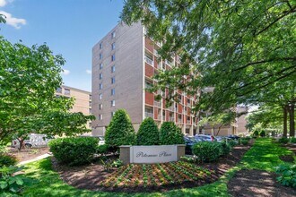 Building Photo - Short Walk to the Wharf! - Professionally Managed  and Spacious 1BR With Monument Views