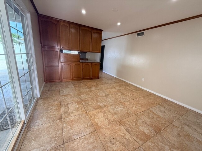 Building Photo - Spacious 3BR Home with Central AC & Private Yard in Baldwin Park
