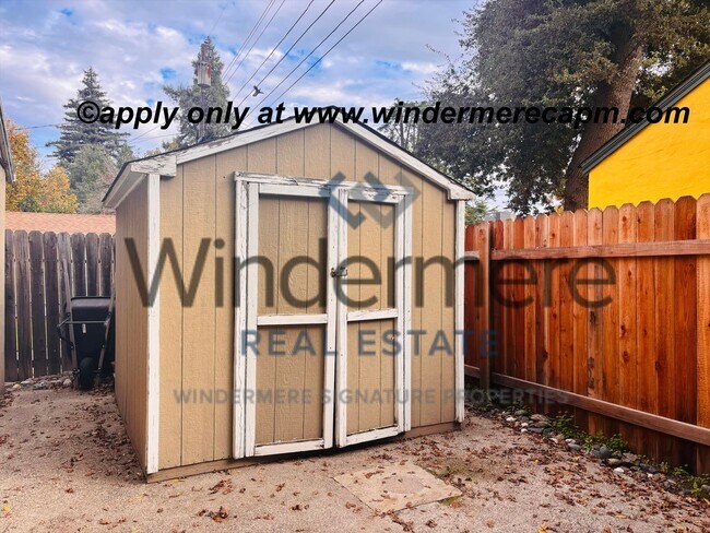 Building Photo - Charming Upper Land Park Home with Vintage...