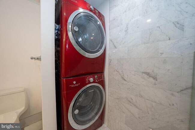 Building Photo - 202 W Rittenhouse Square