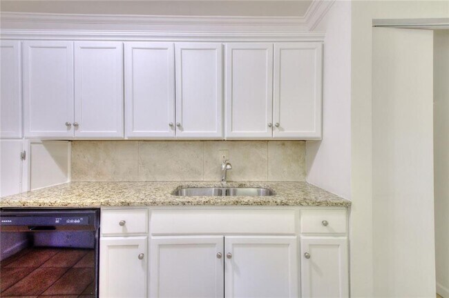 Building Photo - 3946 Green Oak Dr