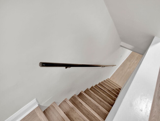 Building Photo - 1214 E Eager St