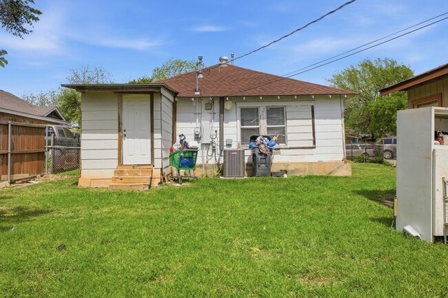 Building Photo - 2634 Emmett St