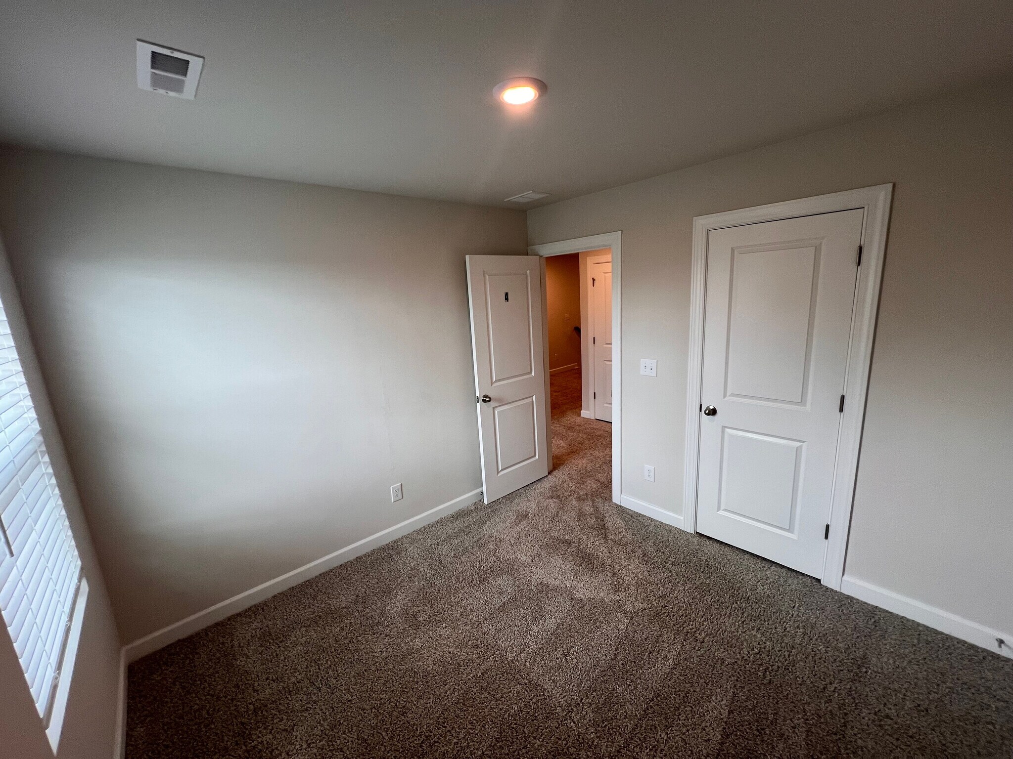 Building Photo - Room in Townhome on Memorial Pkwy