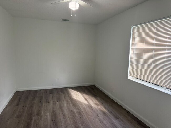 Building Photo - 1 Crossings Cir