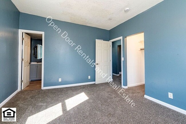 Building Photo - 1703 Sprott St