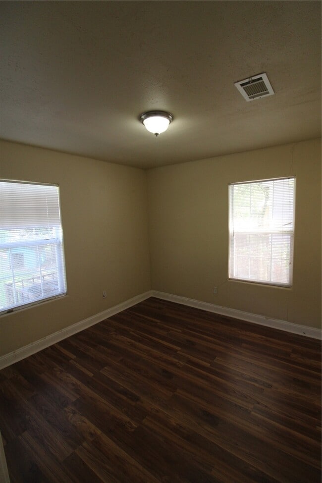 Building Photo - 10601 Murr Way