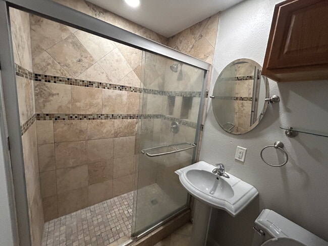 Building Photo - Beautiful, Spacious 4 Bedroom Close to Texas Tech.