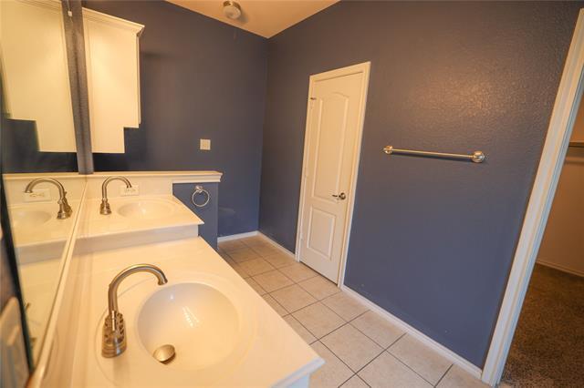 Building Photo - 2101 Oakridge Dr