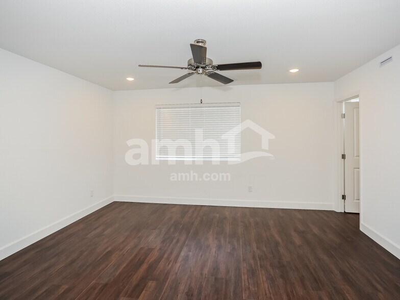 Building Photo - 8944 Tiger Tooth Ave