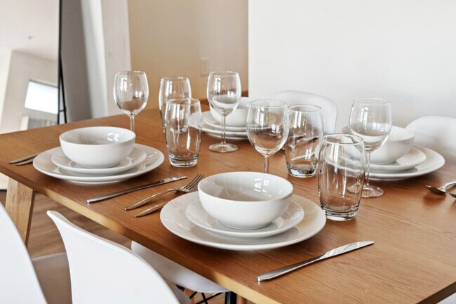 Building Photo - 2922 Elm St