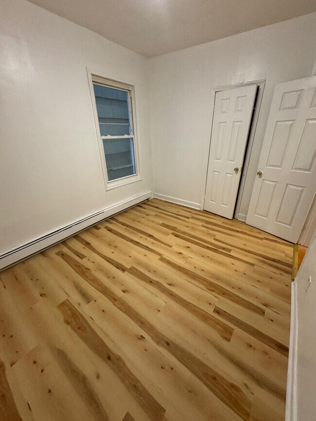 Building Photo - 150 S 13th Ave