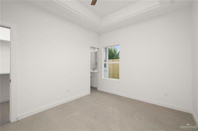 Building Photo - 614 Sonny Dr