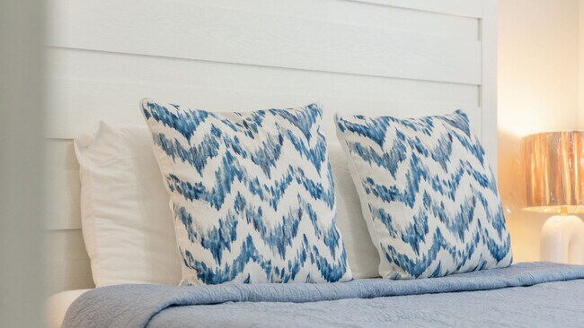 Building Photo - 5726 Beach Dr