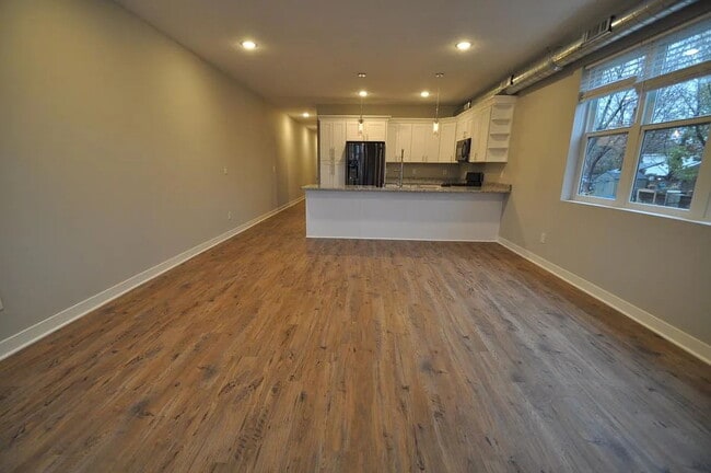 Building Photo - Spacious 2 Bedroom 2 Bathroom On the Greenway!