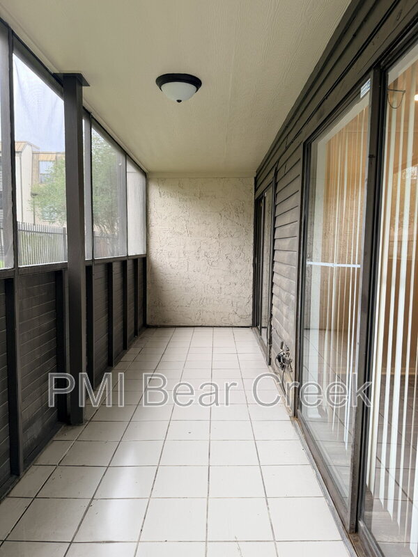 Building Photo - 3045 Walnut Bend Ln