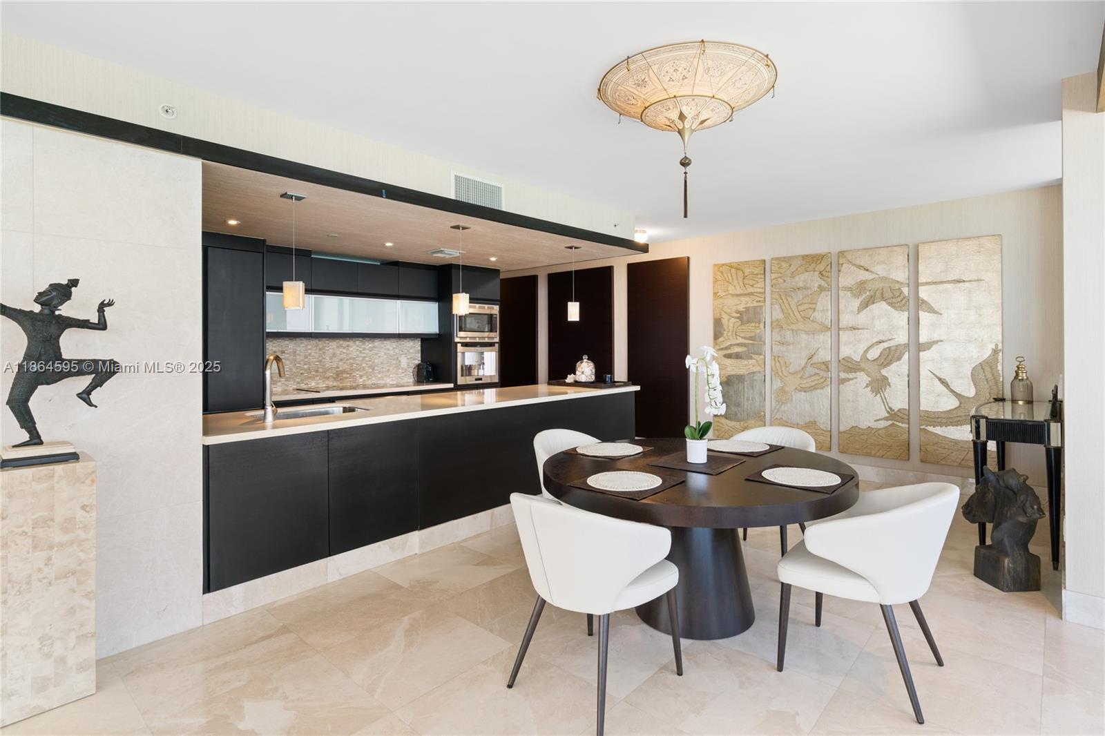 Building Photo - 5875 Collins Ave
