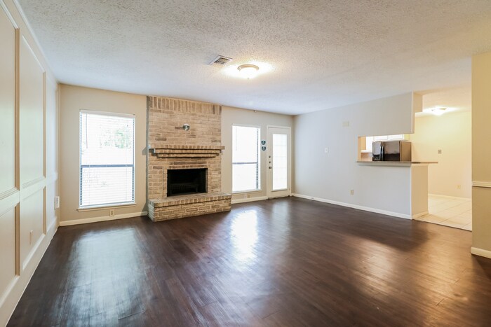 Building Photo - 18527 Sweetmeadow Dr