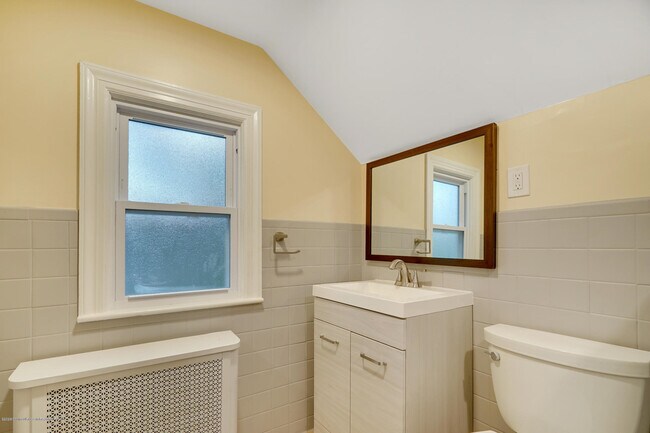 Building Photo - 407 Redmond Ave