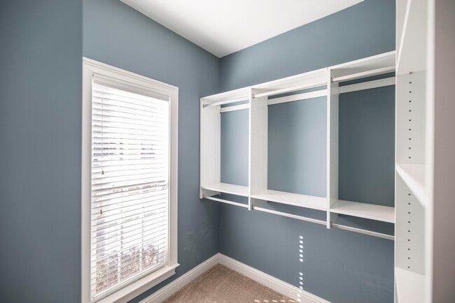 Building Photo - 201 Running Creek Dr