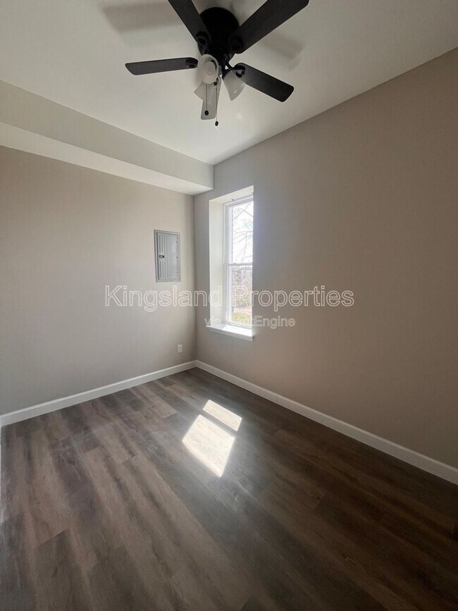Building Photo - 4574 Evans Ave