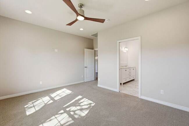 Building Photo - Modern 4 Bedroom, 3 Bathroom Home