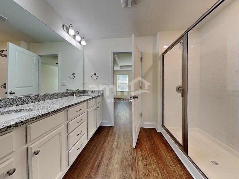 Building Photo - 14114 Millers Creek Ln