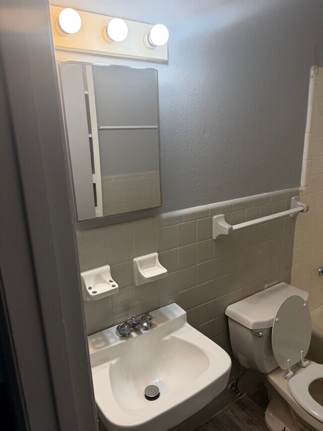 Building Photo - Pine Street Terrace