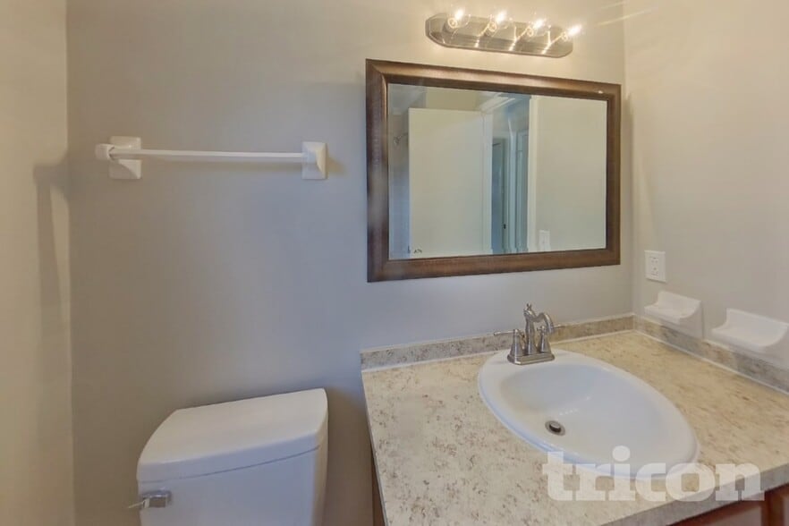 Building Photo - 8252 Yolanda Ct